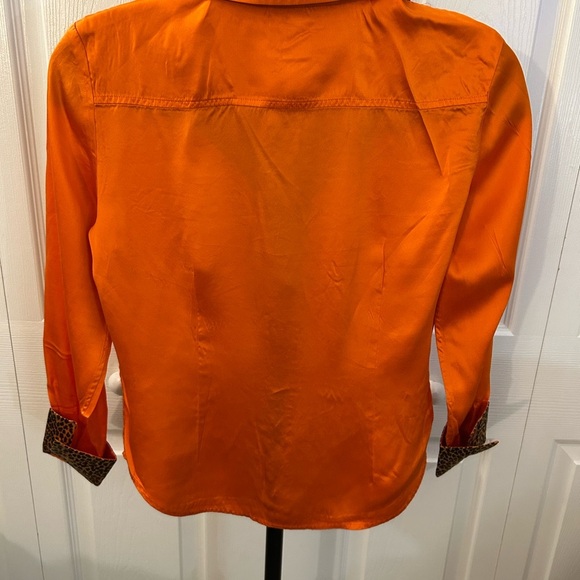 Robbie Bee Luxury %100 silk button down with cheetah print cuffs! - Picture 10 of 11